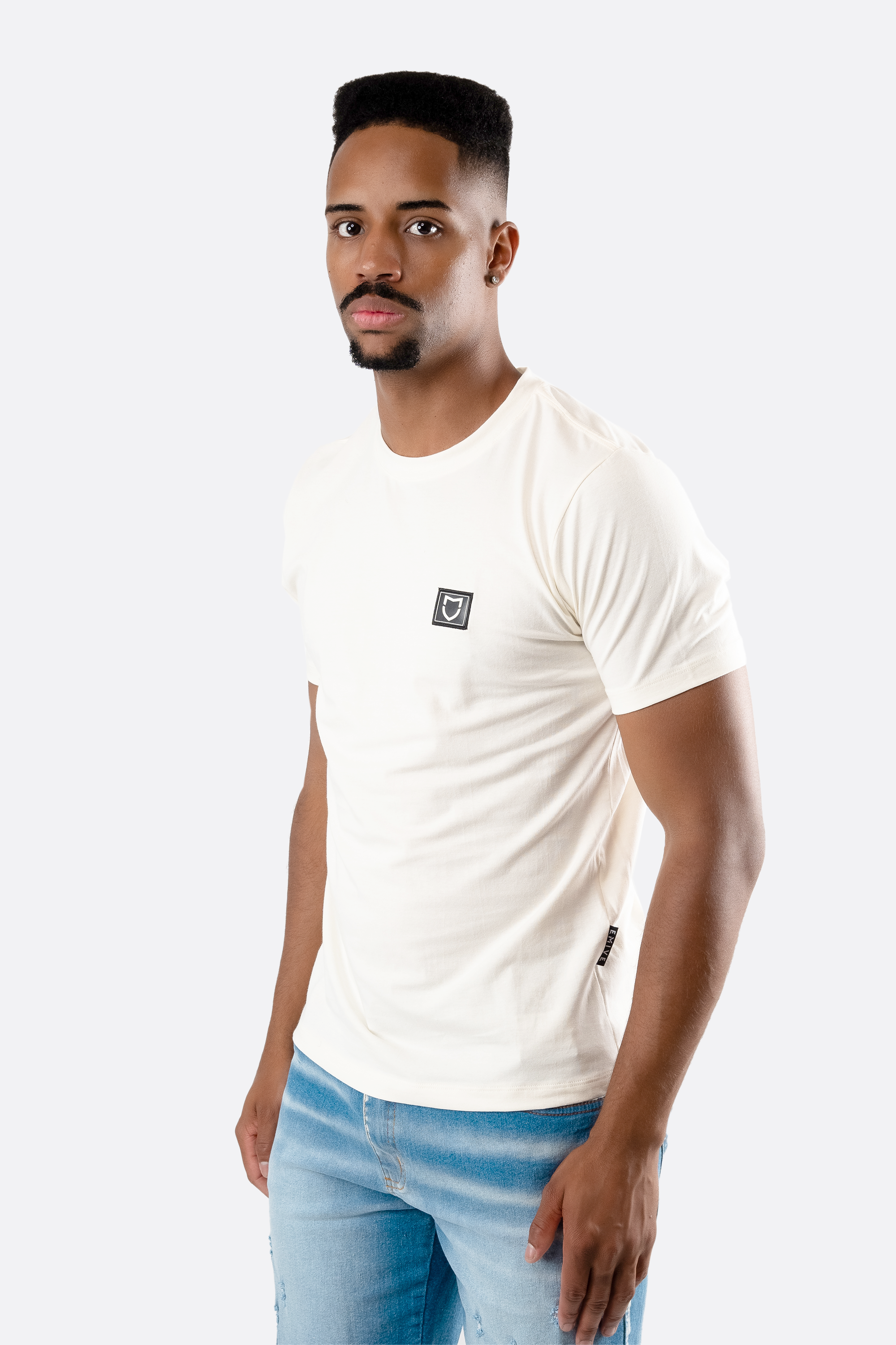 Camiseta Emive Regular Minimalist Off White