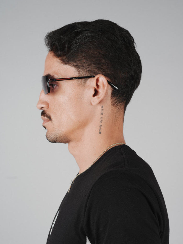 Óculos Escuro Emive Shark - Preto / Fumê - perfil
