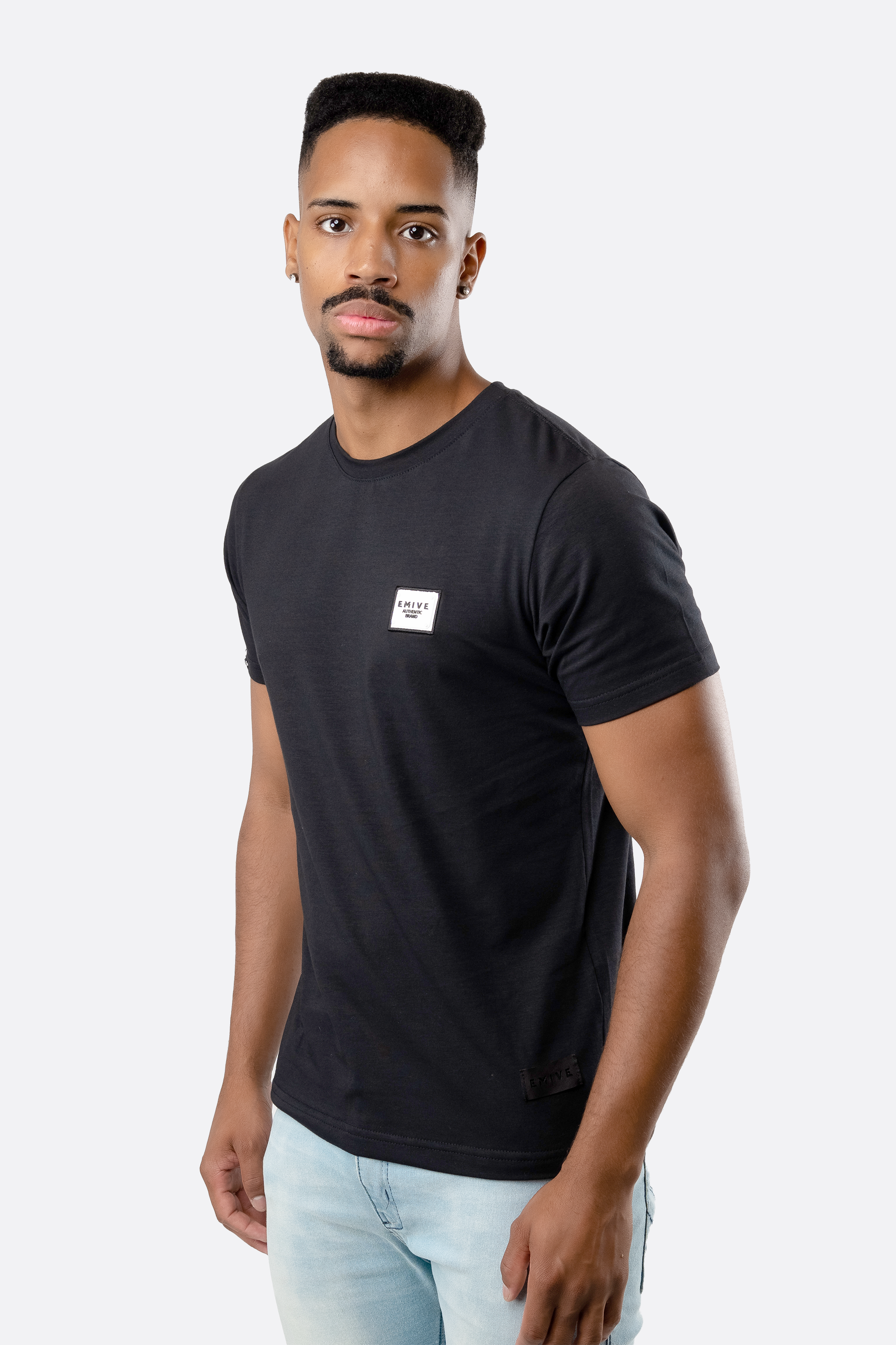 Camiseta Emive Regular Authentic Preto