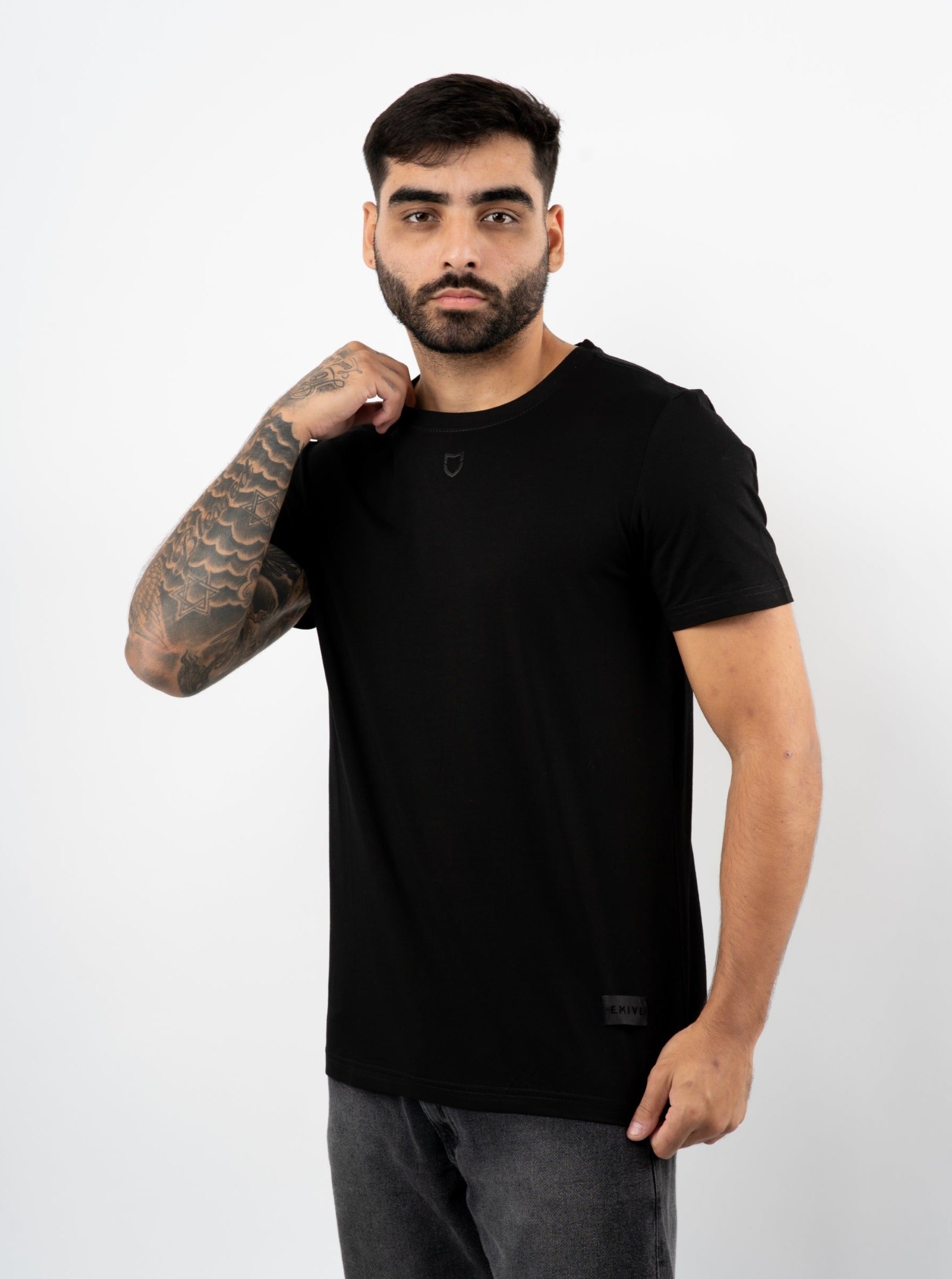 Camiseta Emive Regular Neck Preto