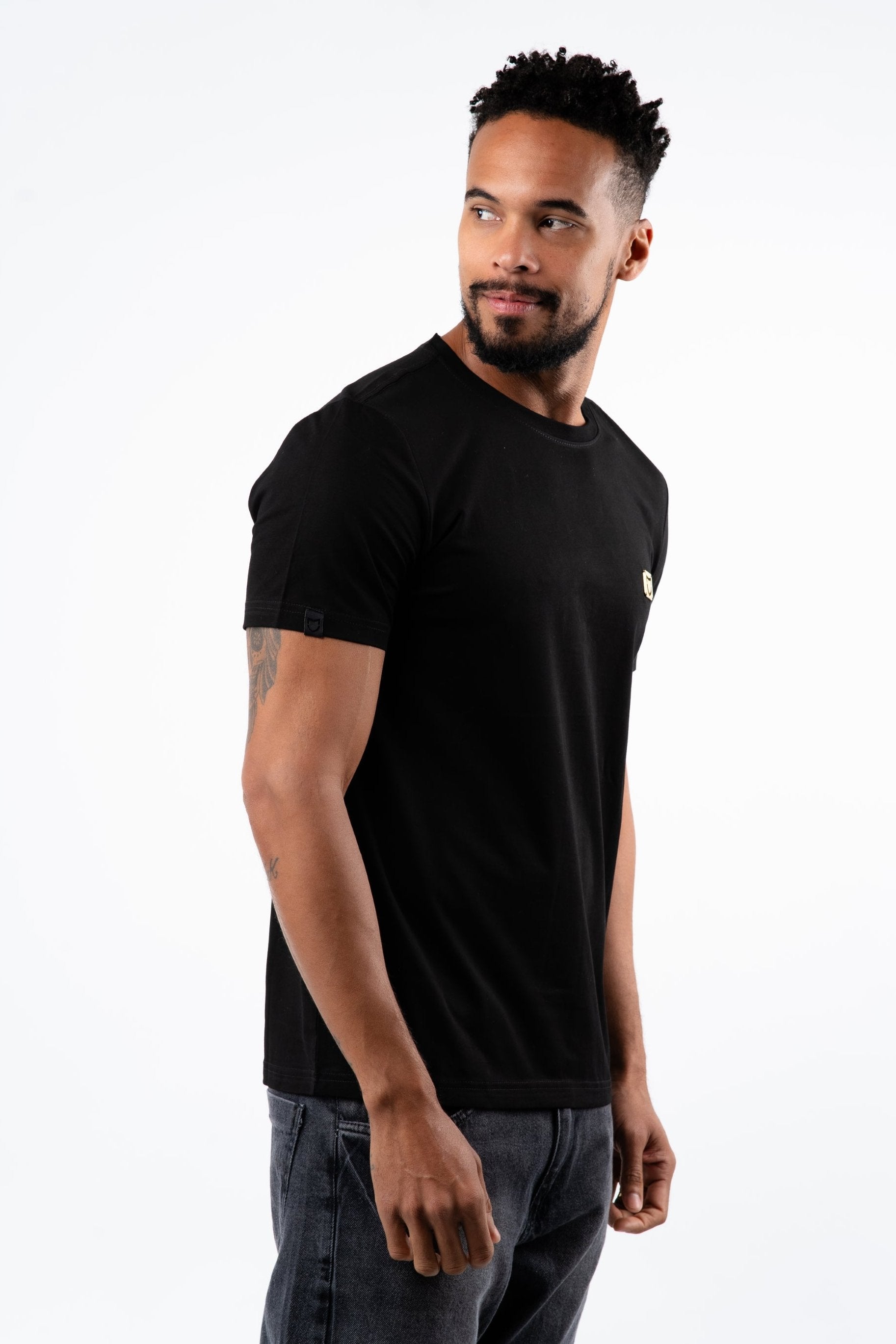 Camiseta Emive Regular Gold Preto