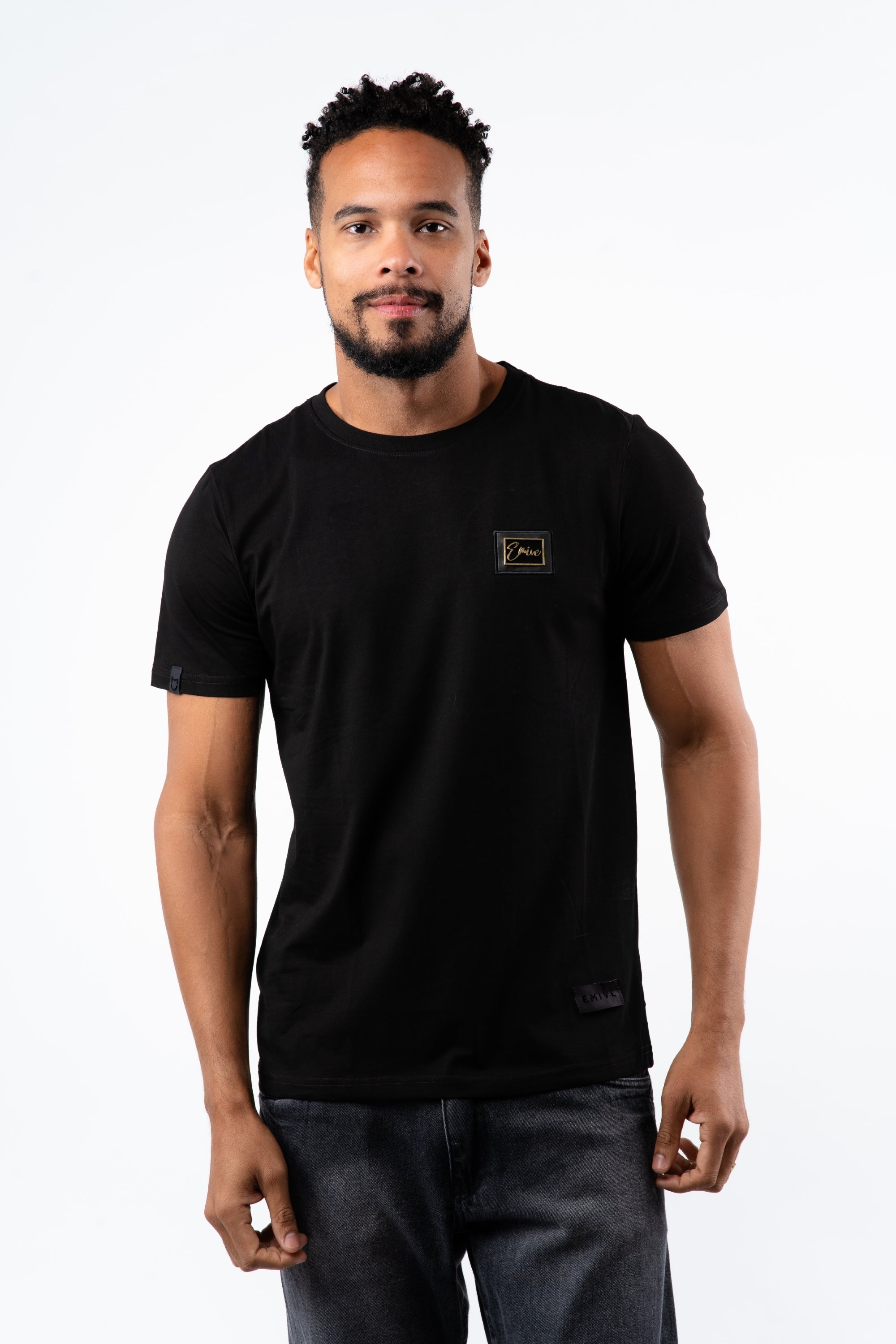 Camiseta Emive Regular Golden Preto