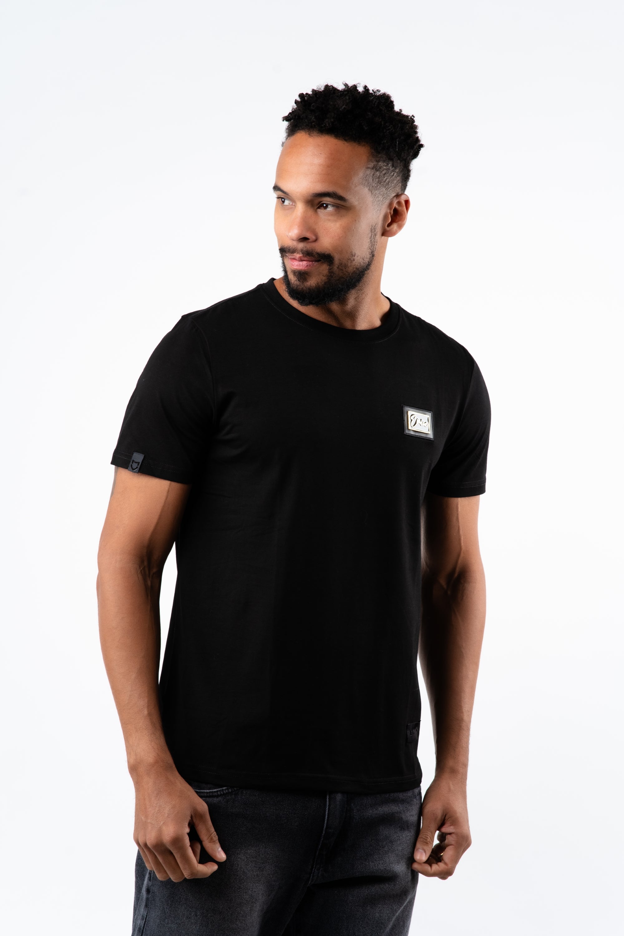 Camiseta Emive Regular Golden Preto