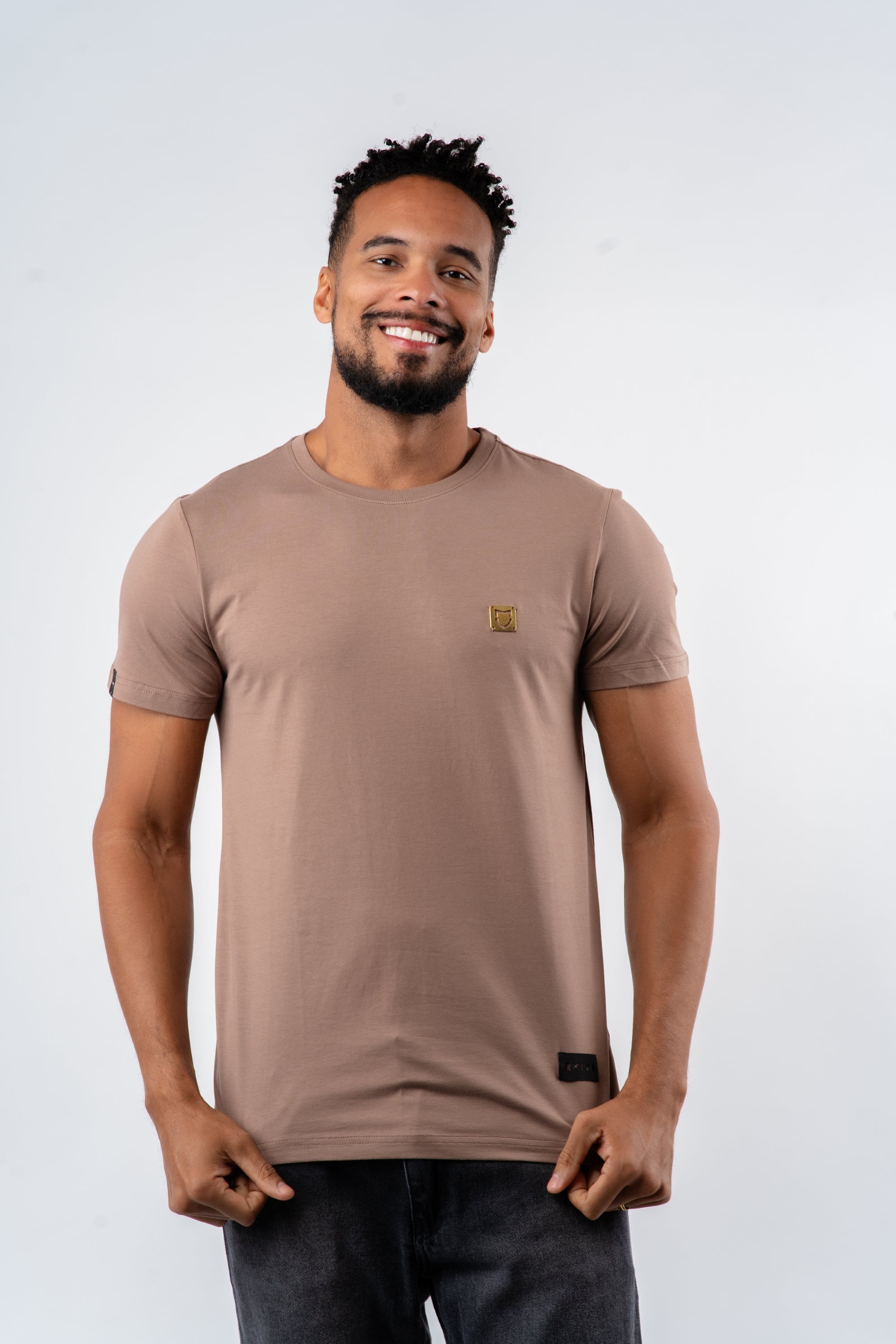 Camiseta Emive Regular Gold Marrom