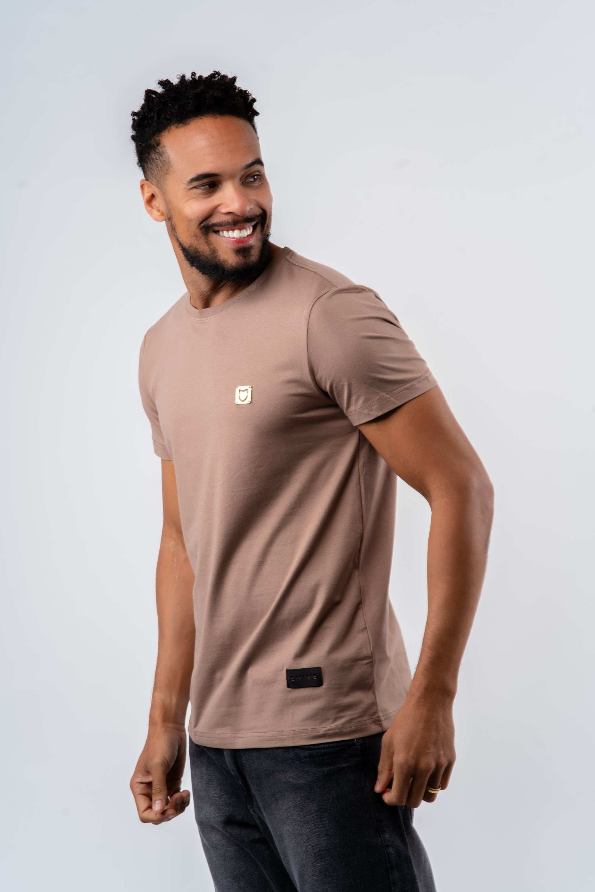 Camiseta Emive Regular Gold Marrom