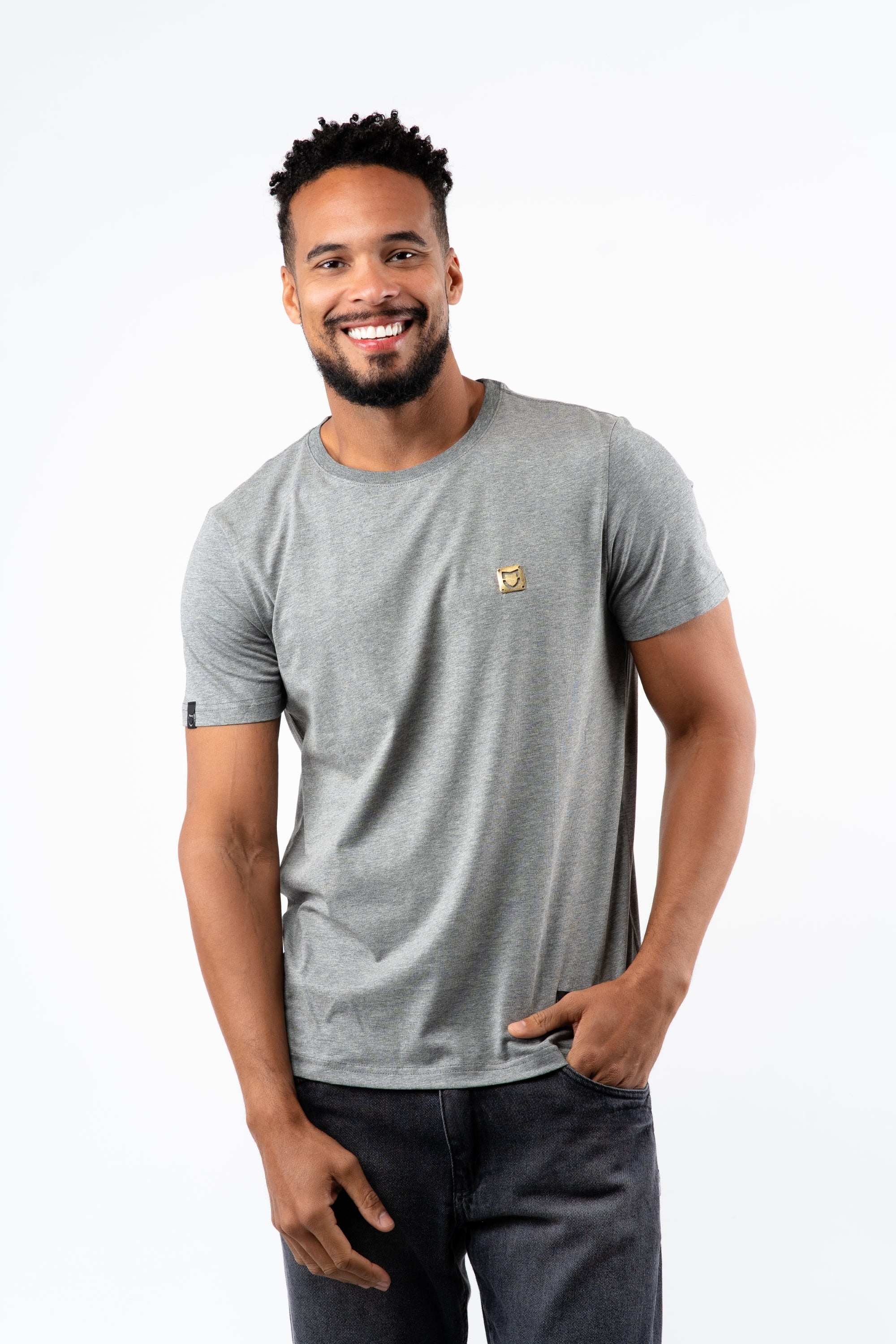 Camiseta Emive Regular Gold Cinza