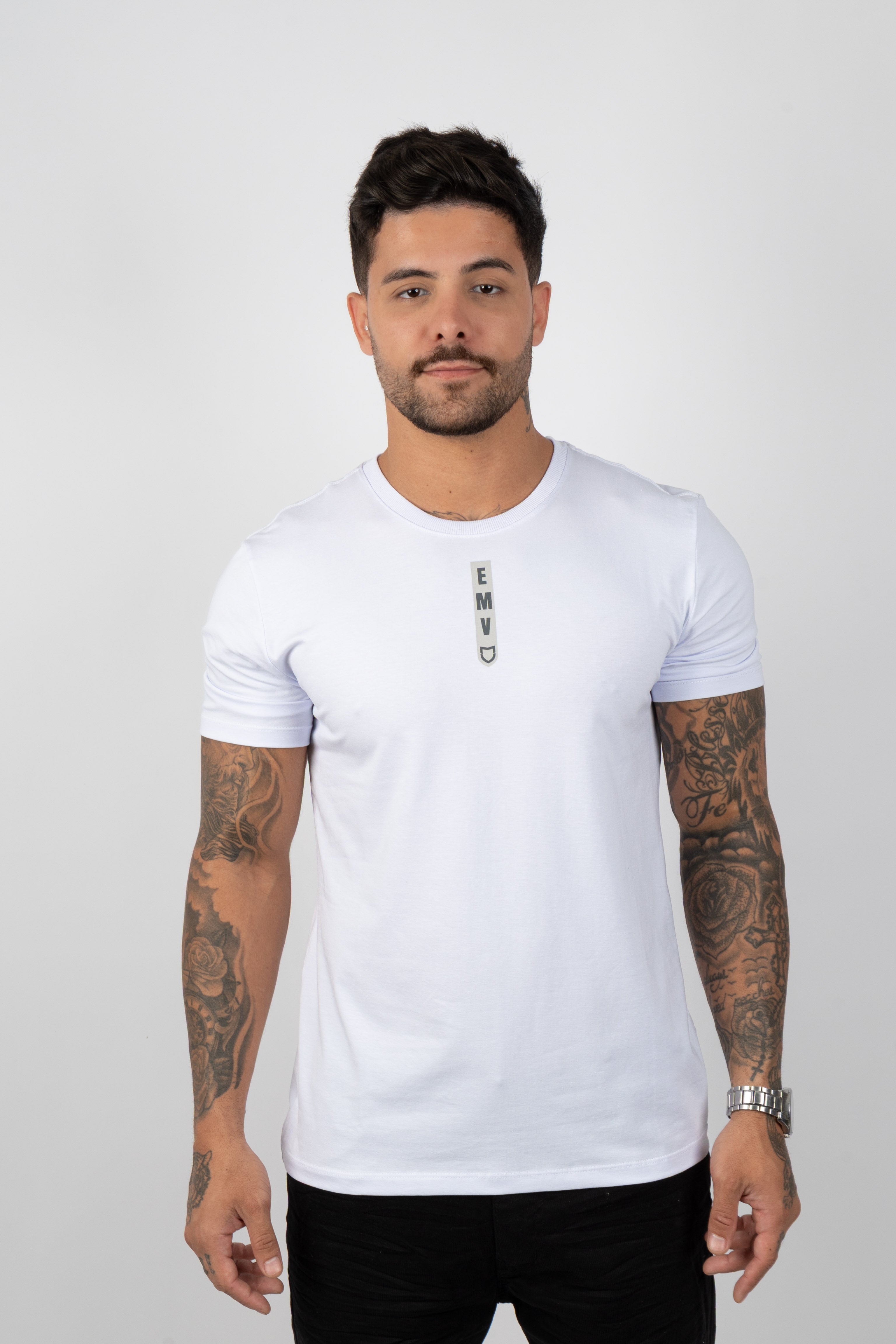 4 CAMISETAS POR R$200,00