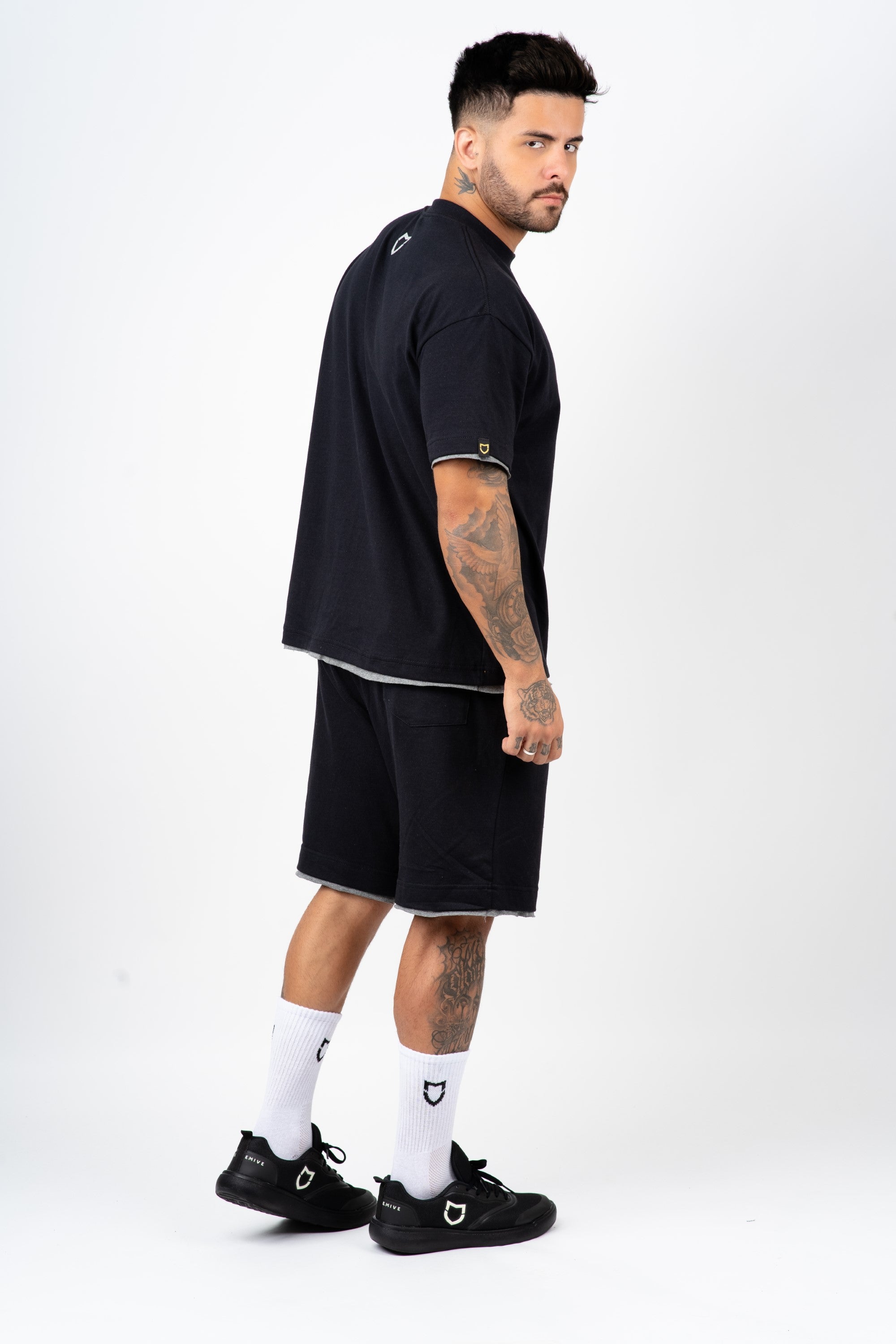 Camiseta Emive Oversized Arabian Preto