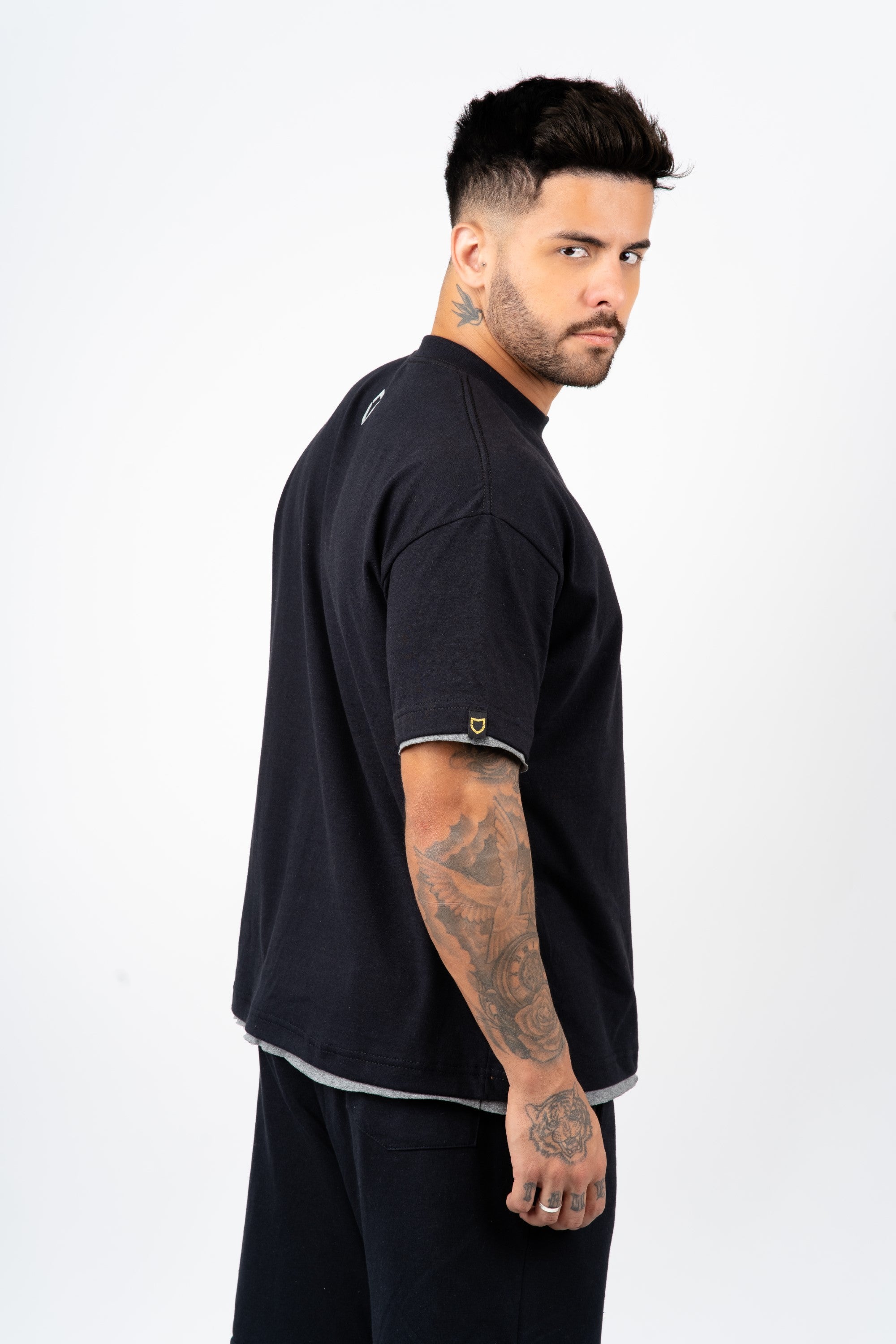 Camiseta Emive Oversized Arabian Preto