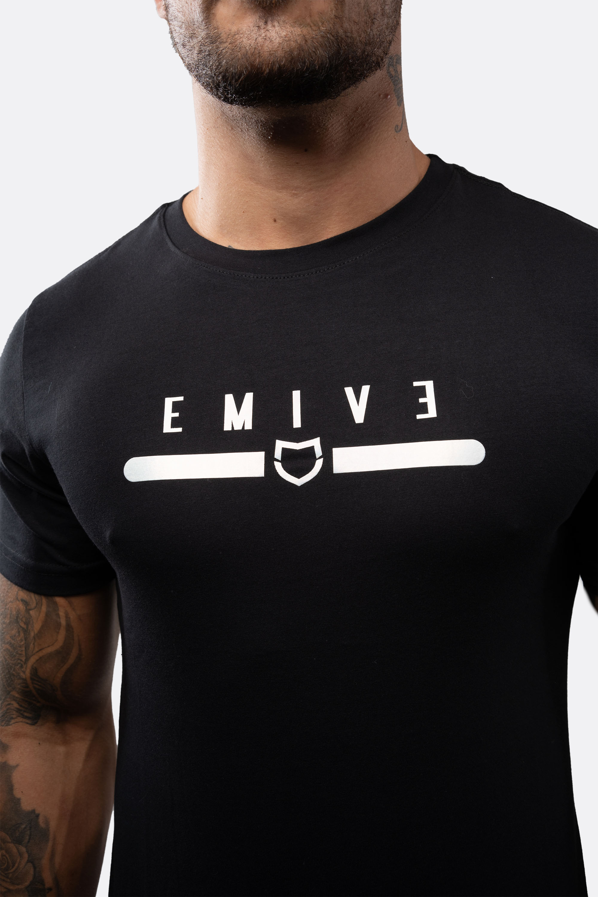 Camiseta Emive Long Futuristic Preto