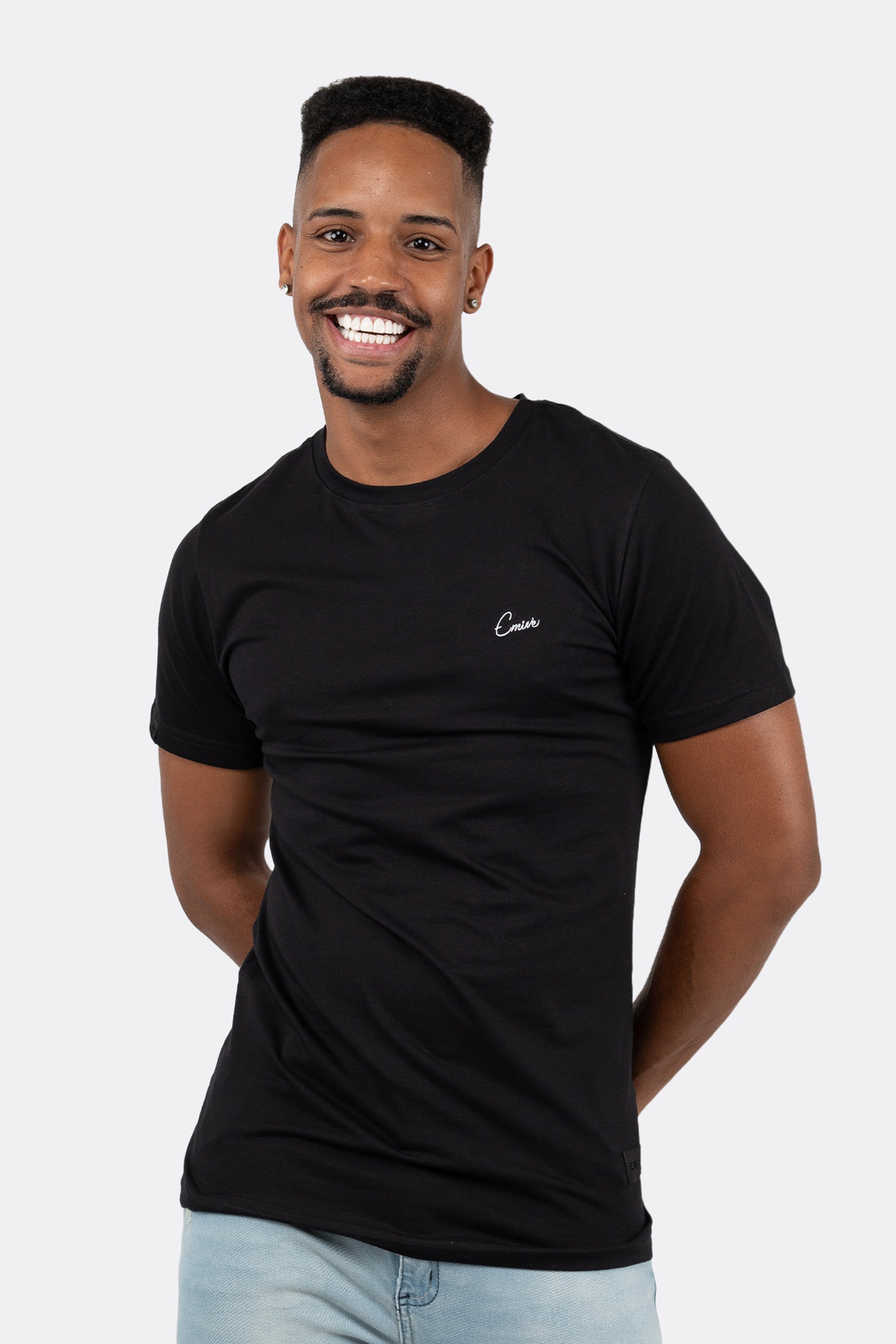 Camiseta Emive Long Script Preto