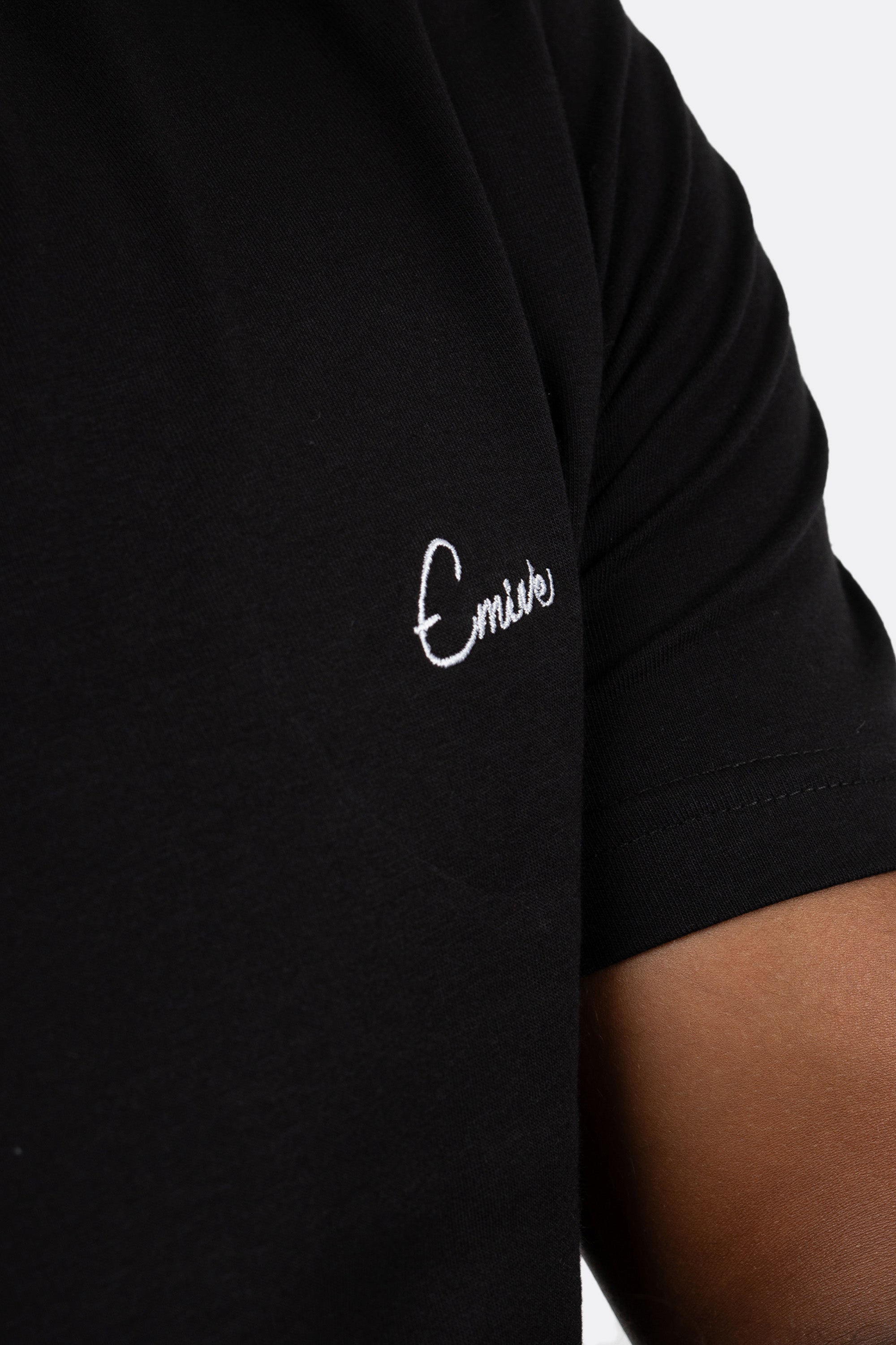 Camiseta Emive Long Script Preto