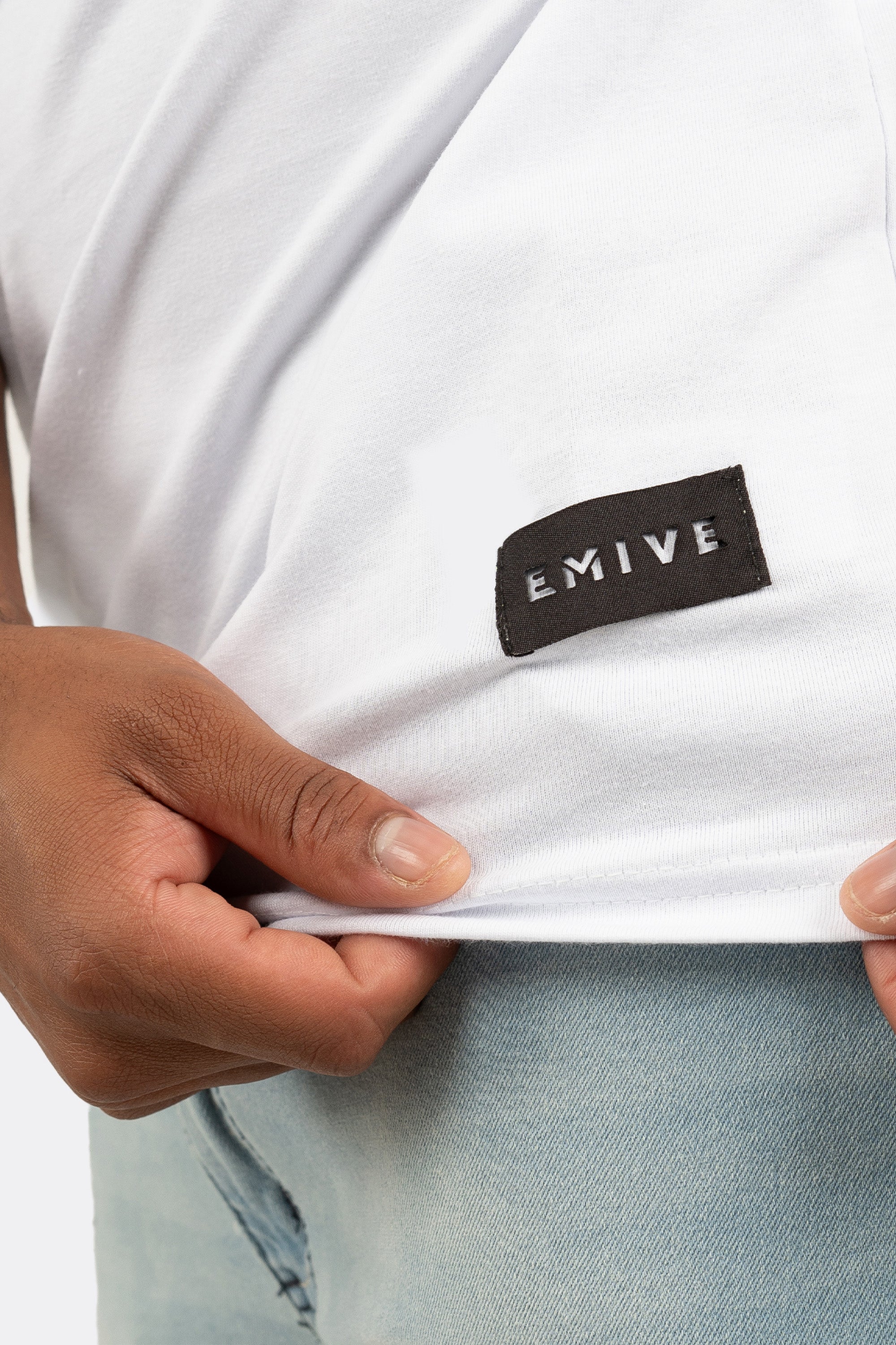 Camiseta Emive Long Script Branco