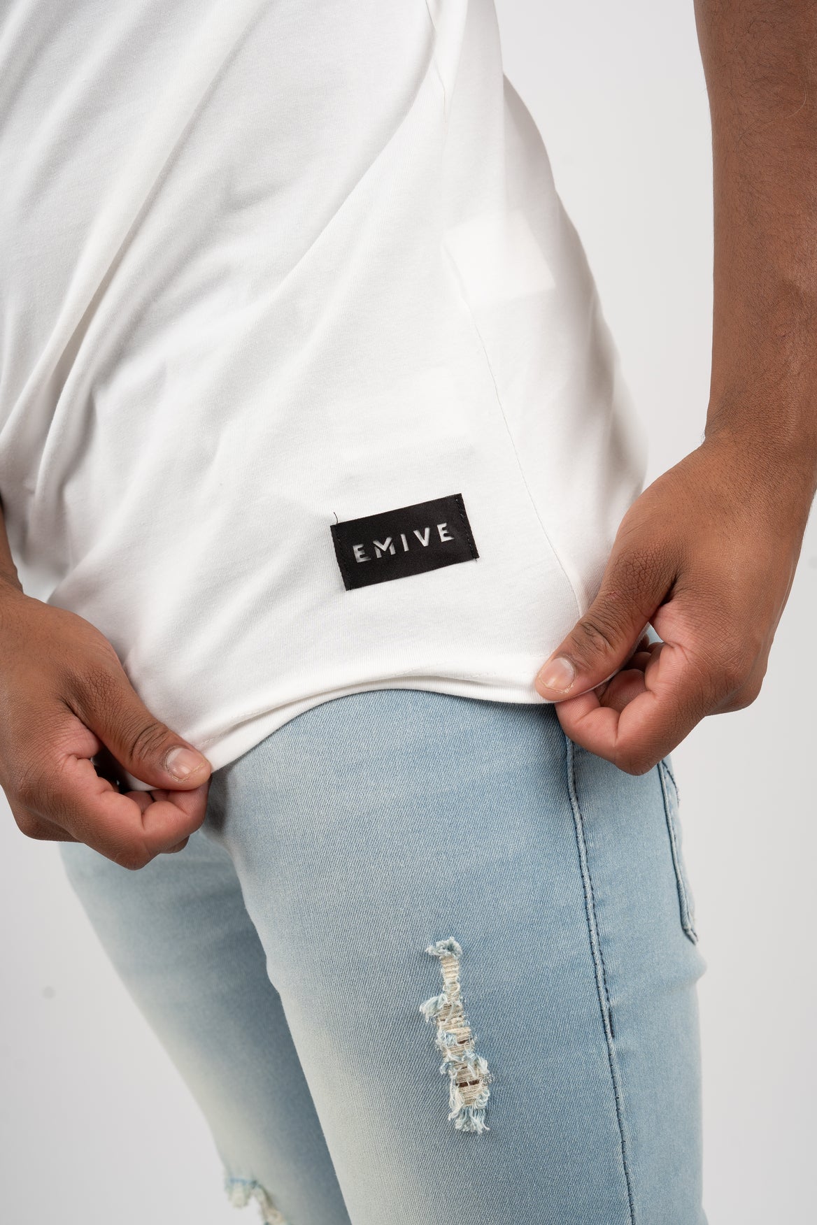 Camiseta Emive Long Script Off White