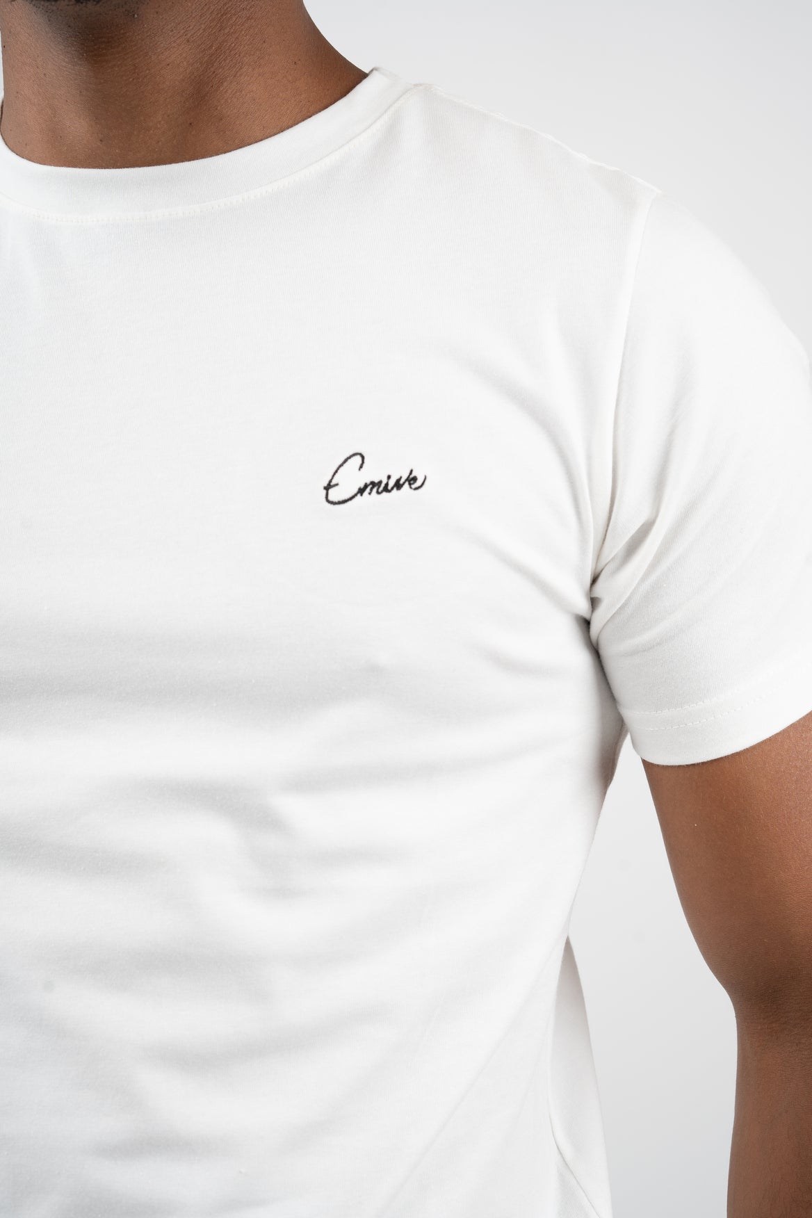 Camiseta Emive Long Script Off White