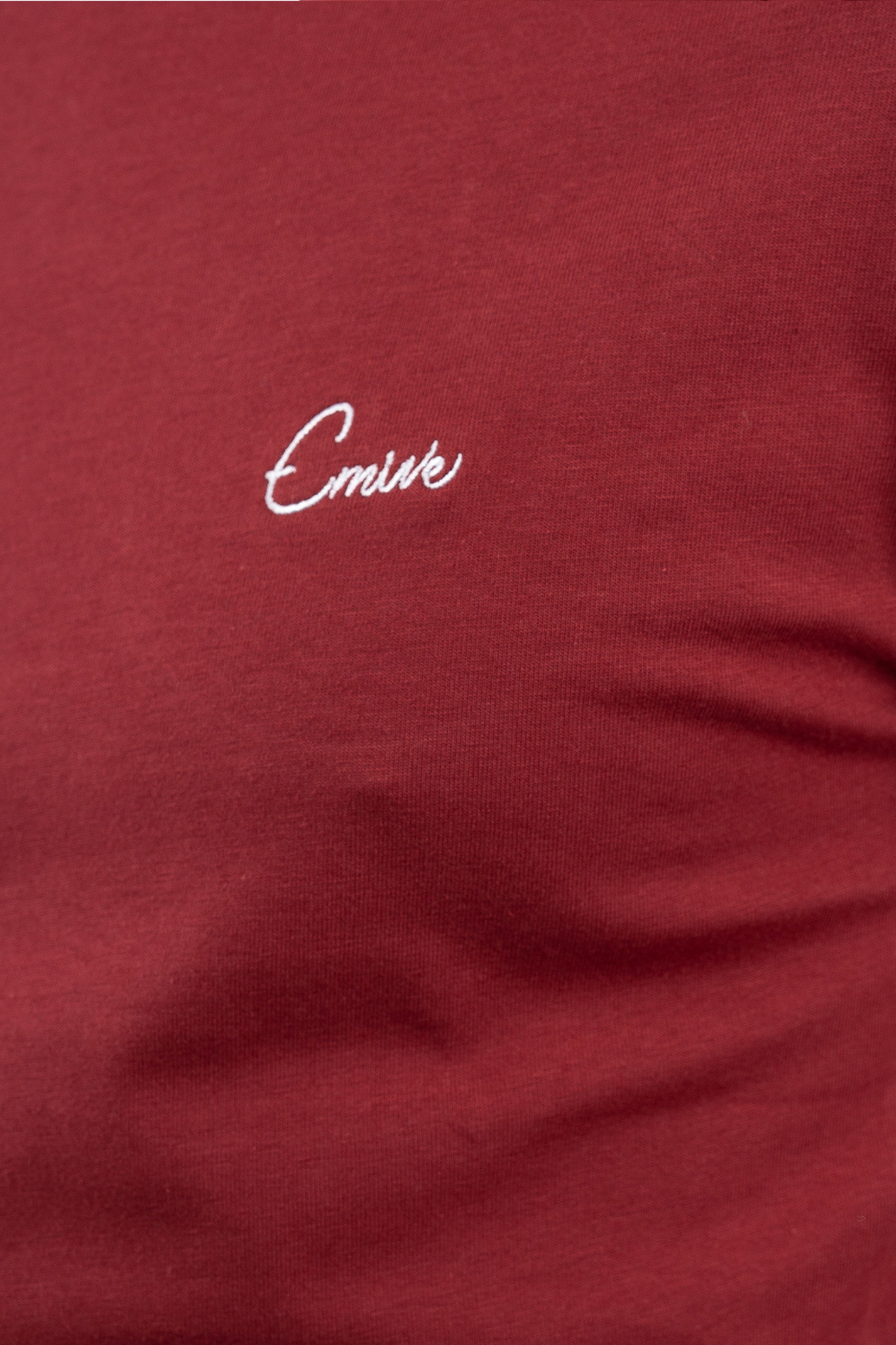 Camiseta Emive Long Script Bordô