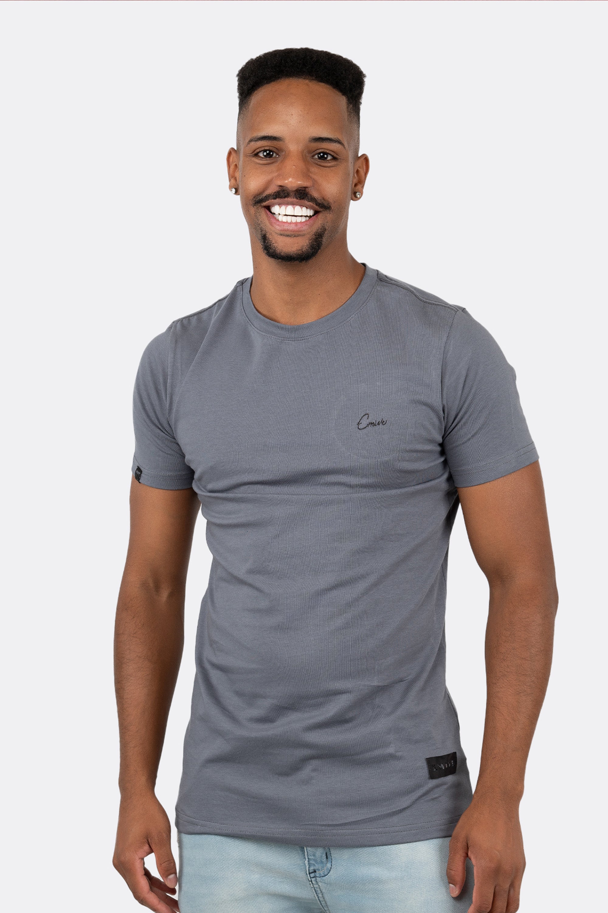 Camiseta Emive Long Script Cinza