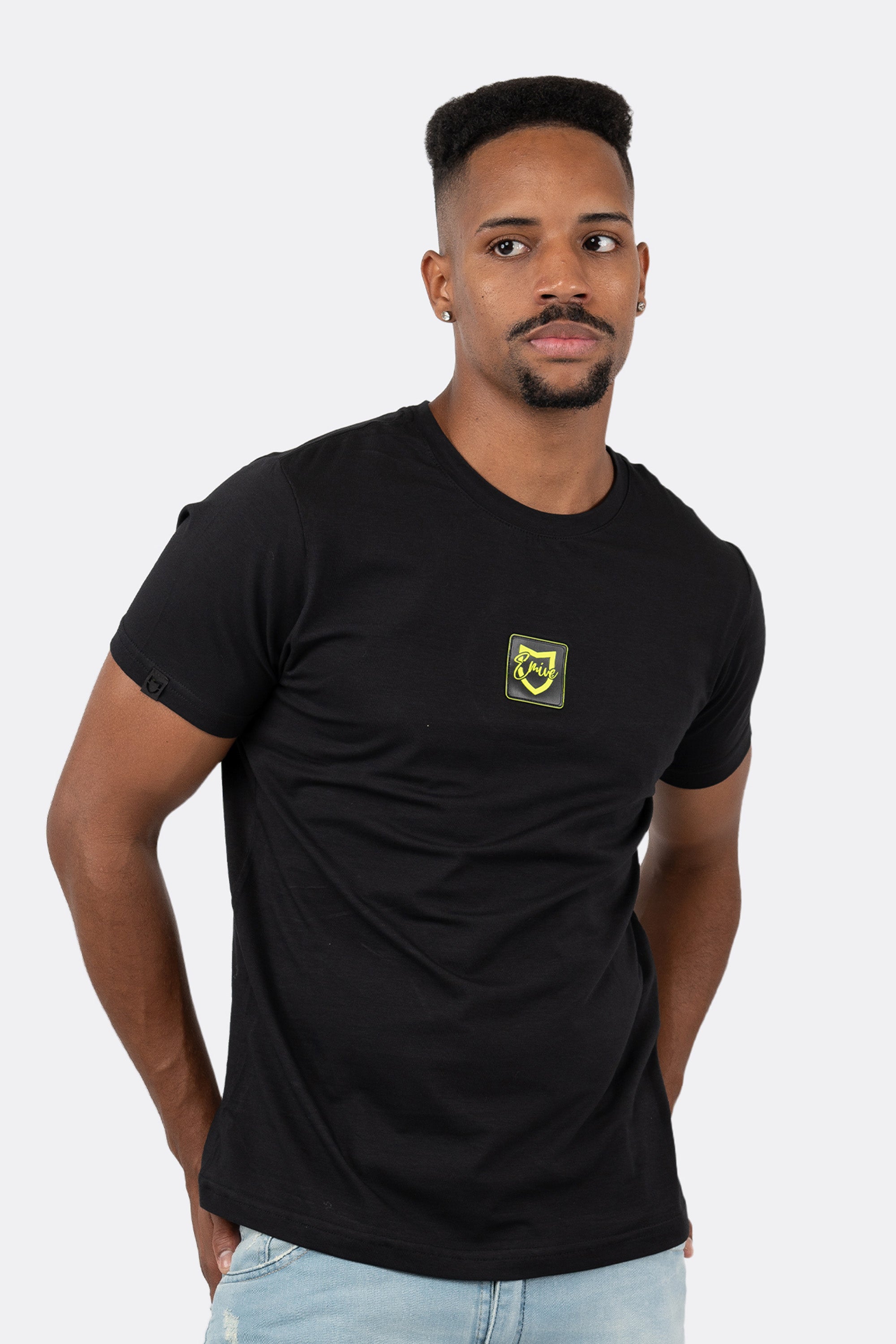 Camiseta Emive Regular Shield Preto