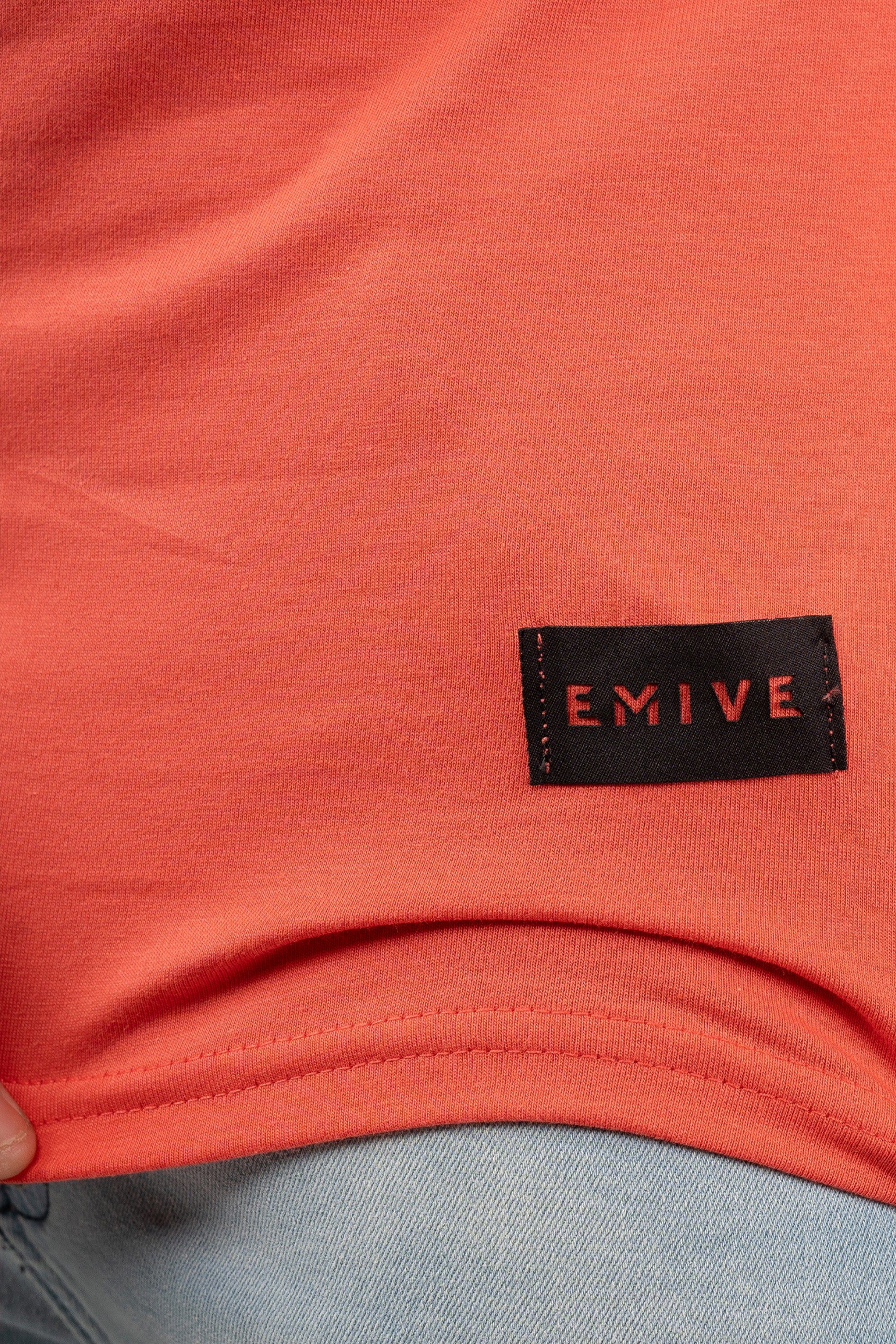 Camiseta Emive Long Script Laranja